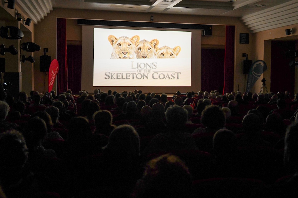 Il pubblico del Gran Paradiso Film Festival durante "Lions of the Skeleton Coast "