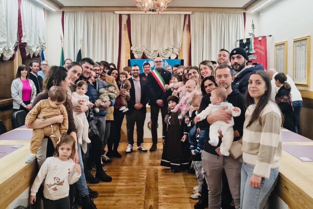 La consegna dei box bebè ai nuovi nati a Charvensod