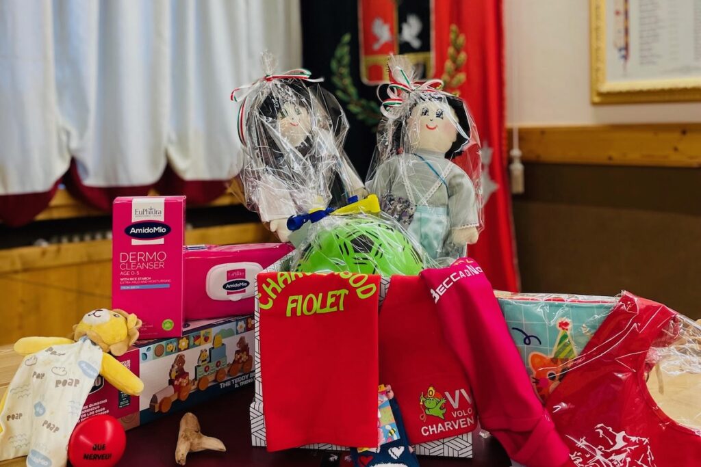 La consegna dei box bebè ai nuovi nati a Charvensod