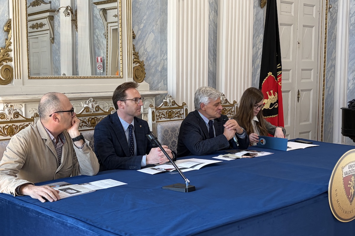 La presentazione degli eventi dell'Union Valdôtaine. Da sx: Martinet, Farcoz, Caveri e Hugonin