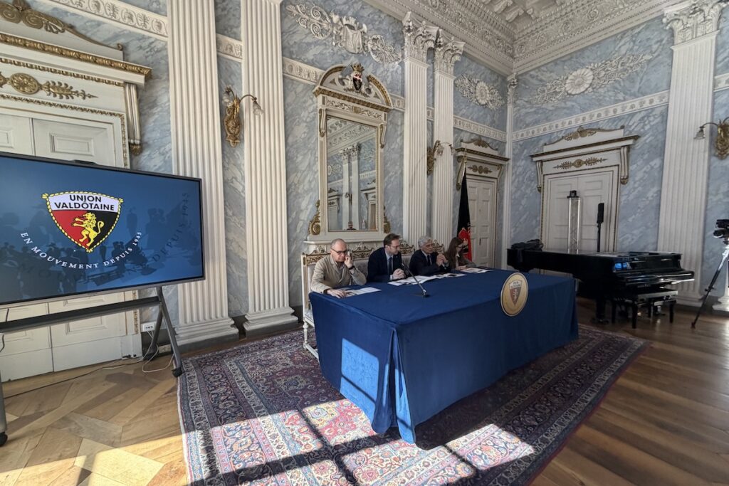 La presentazione degli eventi dell'Union Valdôtaine. Da sx: Martinet, Farcoz, Caveri e Hugonin