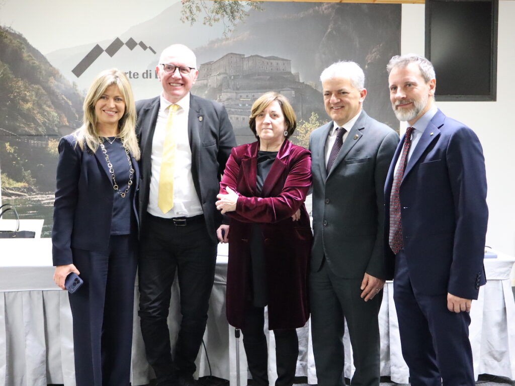 Luisa Vuillermoz, Renzo Testolin, Anna Maria Poggi, Luigi Bertschy e Patrik Vesan (da sx a dx) Presentazione Centro unico per la ricerca Foto Alice Dufour