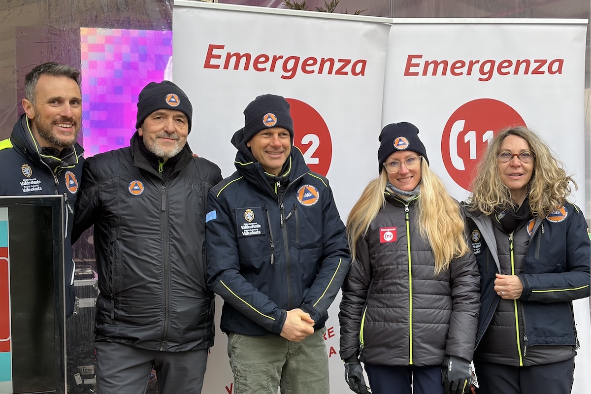 Lo stand in piazza Chanoux per la Giornata europea del Numero unico di emergenza 112 