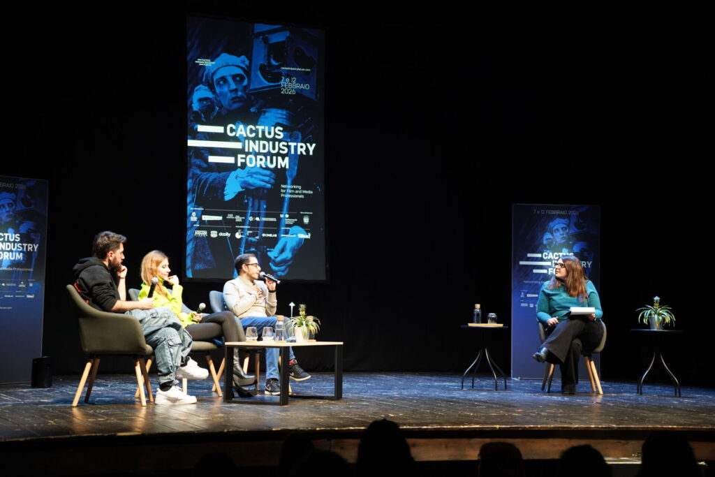 Scroll like share Foto di Daniele Canuto