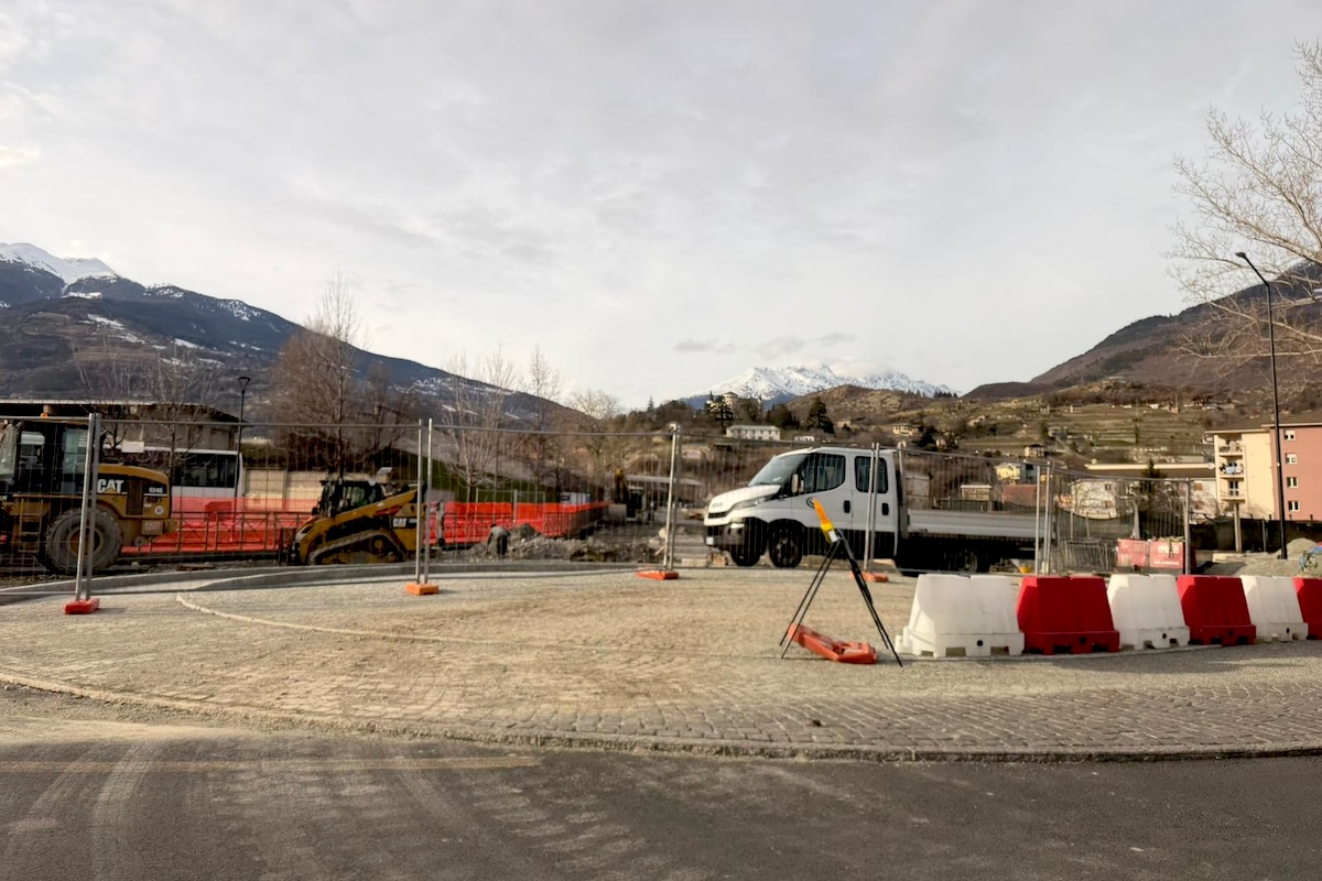 I cantieri della rotonda della al quartiere Dora, ad Aosta