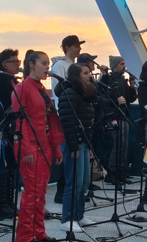 Elisa Neve con Rockin'1000 al Festival di Sanremo