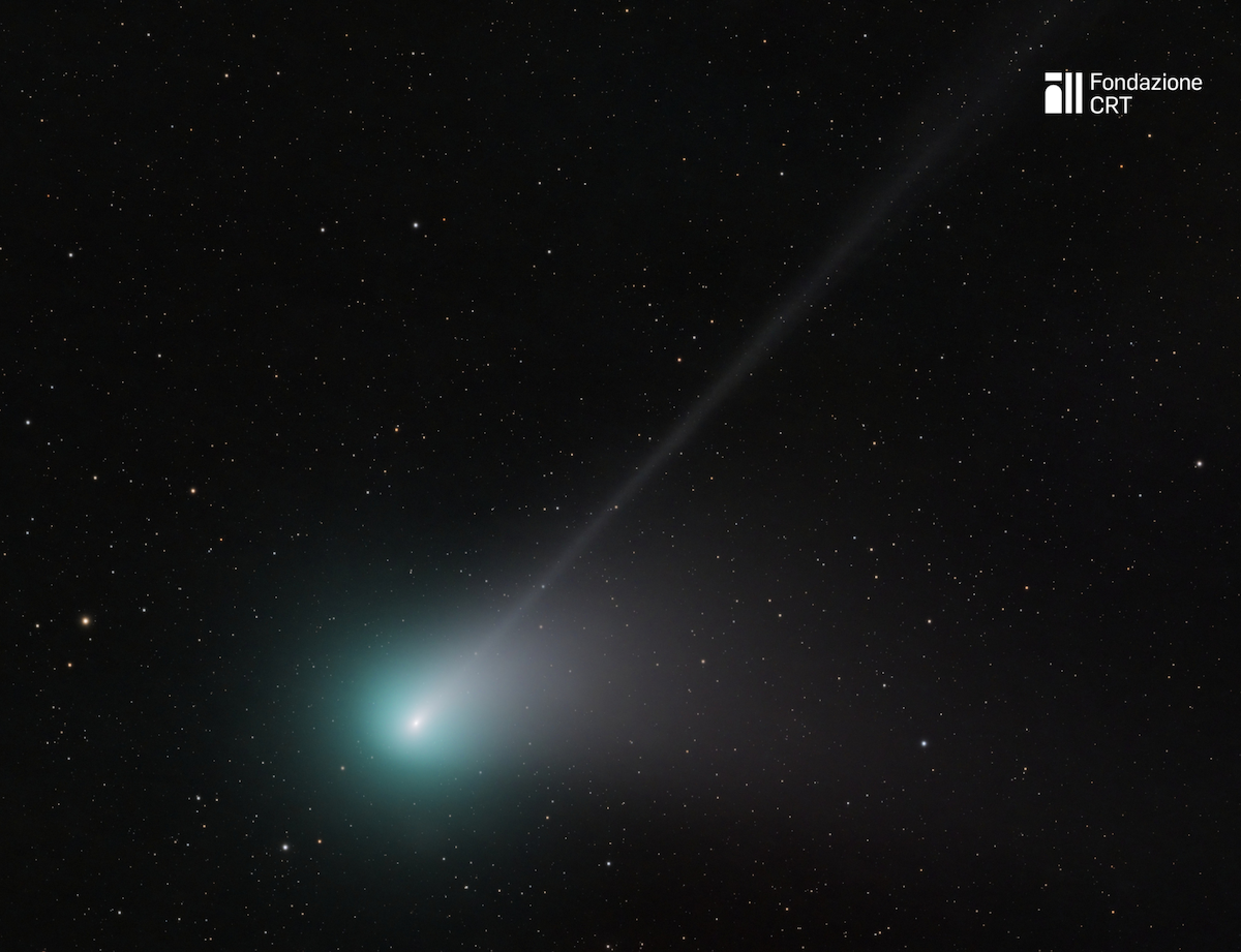 Astrofoto del mese – Marzo 2026 La cometa C/2022 E3 (ZTF) ripresa l’11 febbraio 2023 da Porliod, frazione montana del Comune di Nus poco sopra l’Osservatorio Astronomico della Regione Autonoma Valle d’Aosta e il Planetario di Lignan. Credit: cortesia Riccardo Civati per la Fondazione Clément Fillietroz.