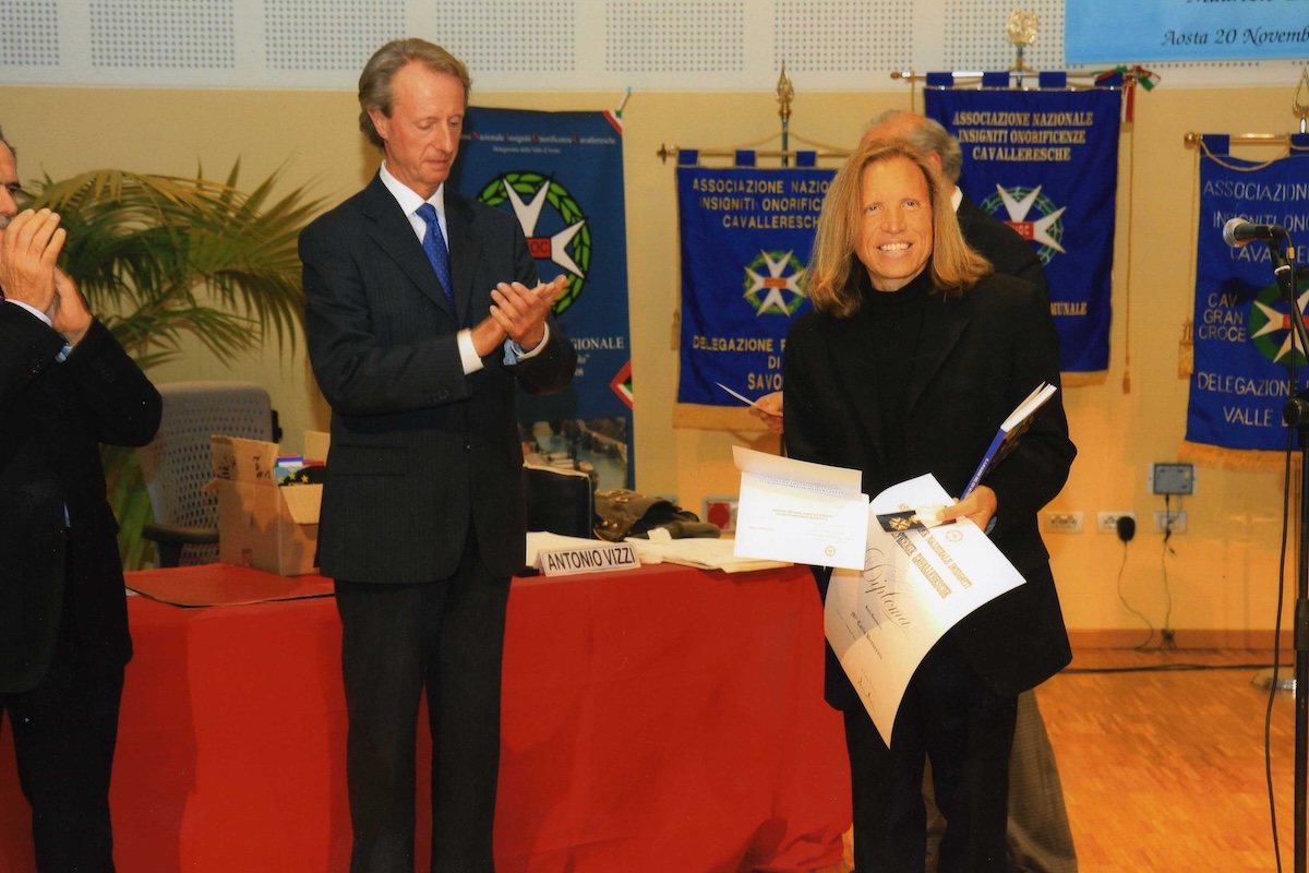 CARLO BENVENUTO RITIRA LA NOMINA DI SOCIO ONORARIO DI CAVALIERE PER MERITI ARTISTCI