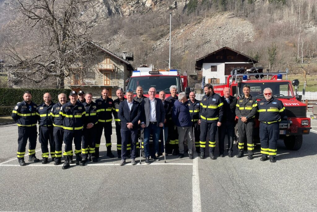 La consegna nuovo automezzo polisoccorso 4x4 ai volontari di Issime-Gaby
