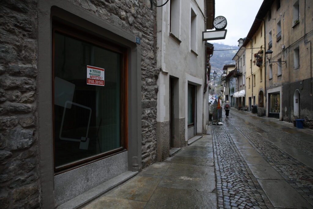Negozi sfitti dossier commercio