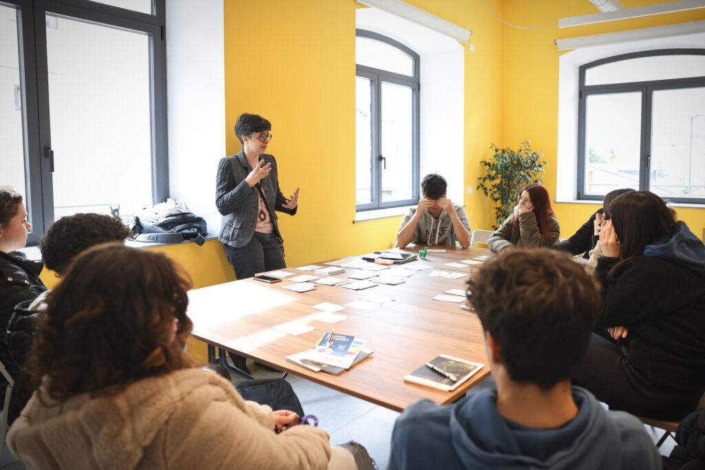 Youth Corner, giovani