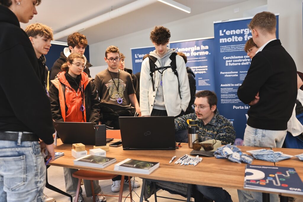 Youth Corner, giovani