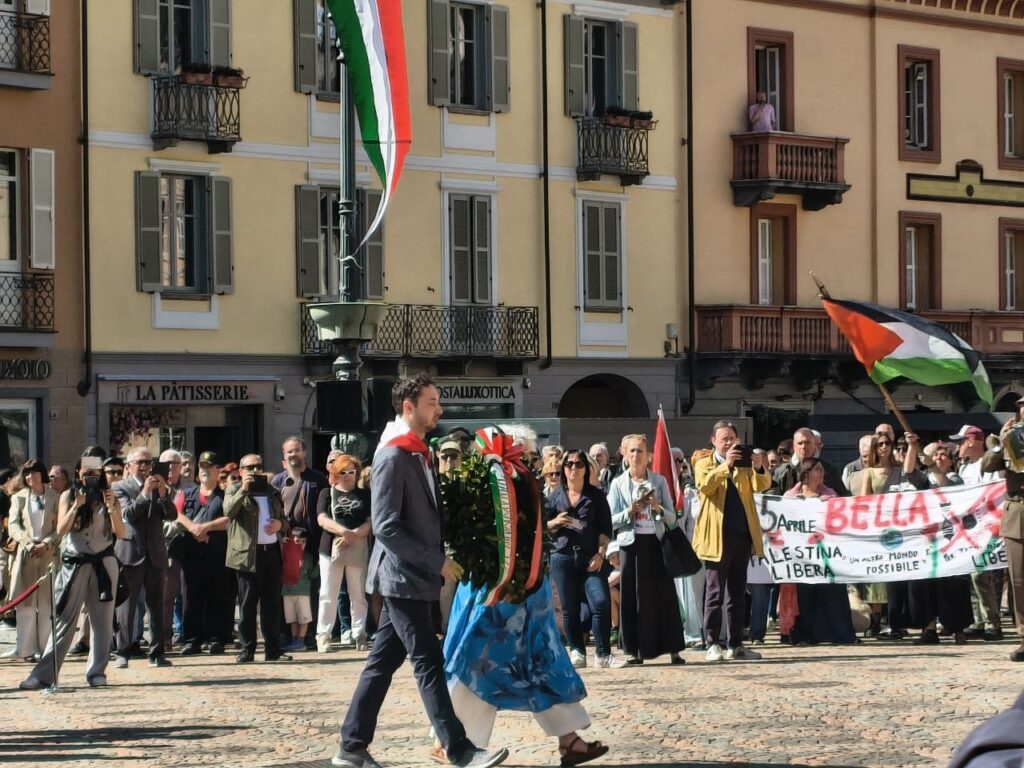 Corona d'alloro in piazza Chanoux