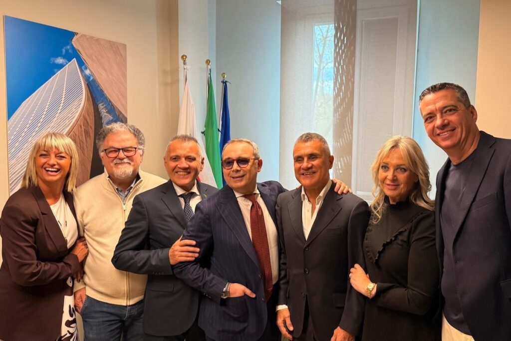 Chiara Fabbri ed il resto della Giunta Fiavet