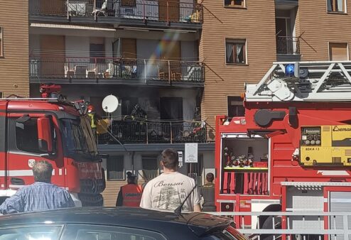 Fiamme nell’alloggio di un condominio di Aosta