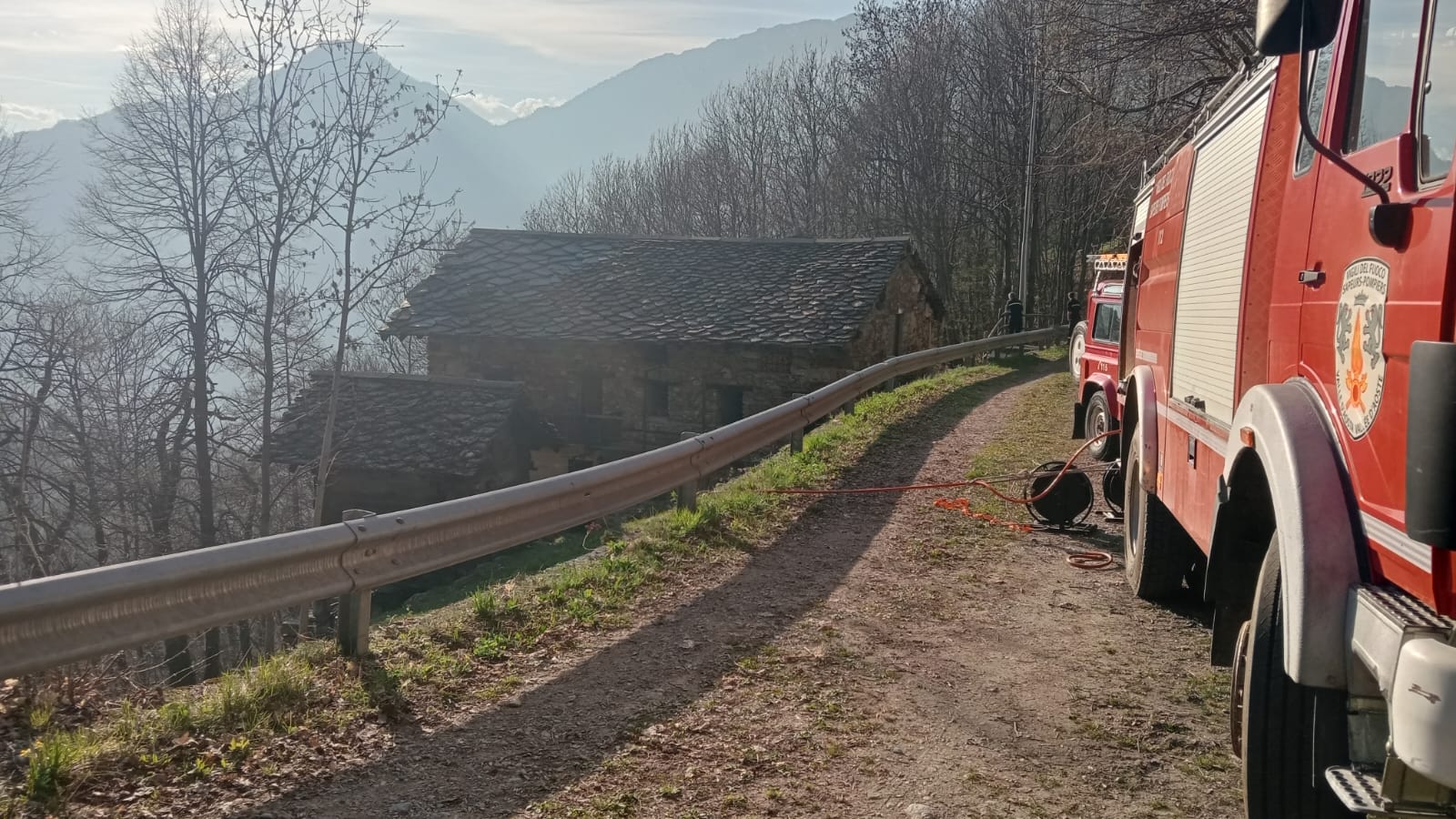 Cartello Eco-Friendly Punto Di Ritrovo (Freccia Destra) – 600 X 200 Mm – Conforme EN ISO 7010 – In HIPS O Adesivo