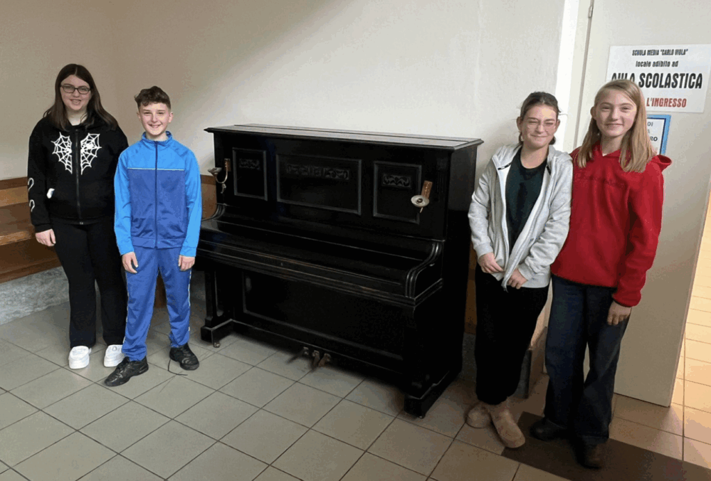 Pianoforte donato scuole medie Pont-Saint-Martin
