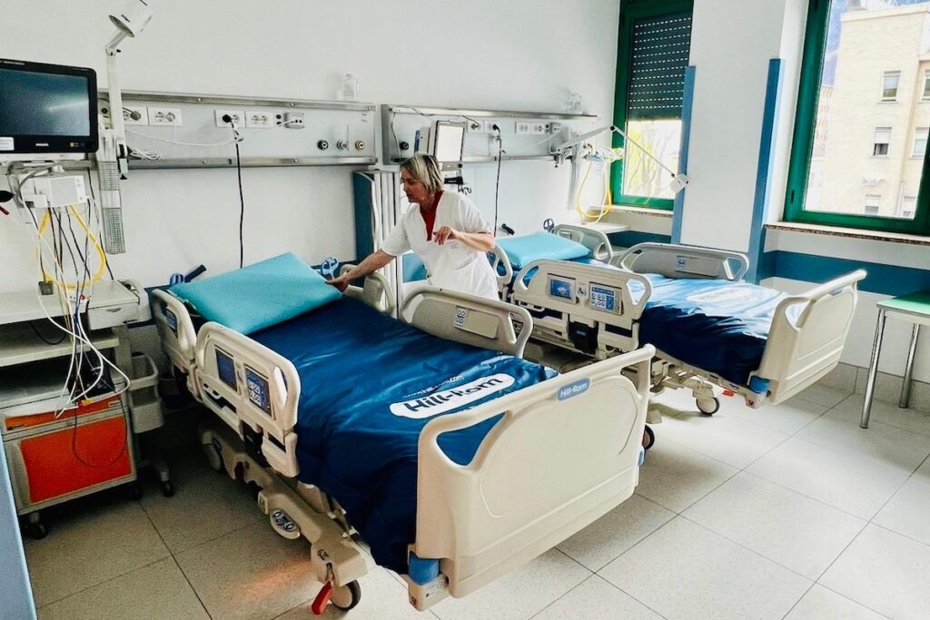 Stroke unit con letti nuovi