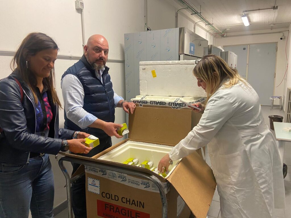 Vaccini dermatite nodulare - Insieme all’Assessore Marzia, la Dott.ssa Enrica Muraro, veterinaria regionale e la farmacista Dott.ssa Arianna Petracca.