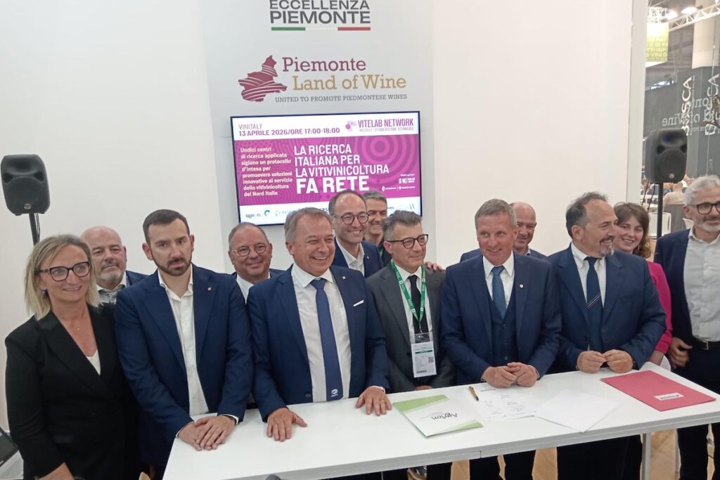 La firma, da parte dell'Institut agricole, dell'accordo su Vinelab Network