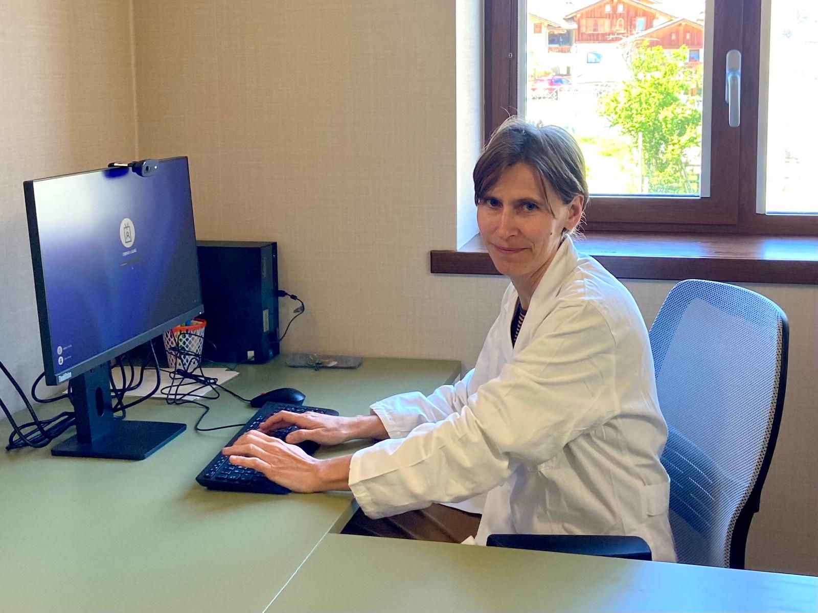 la Dott ssa Obino nell'ambulatorio autismo al CEA di Gressan