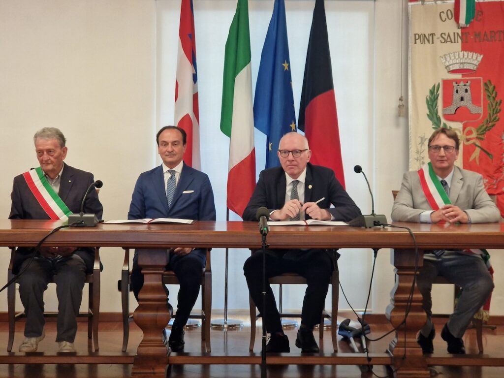 Angelo Canale Clapetto Sindaco di Quincinetto Alberto Cirio Presidente Regione Piemonte Renzo Testolin Presidente Regione VdA Marco Sucquet Sindaco di Pont-Saint-Martin foto Alice Dufour