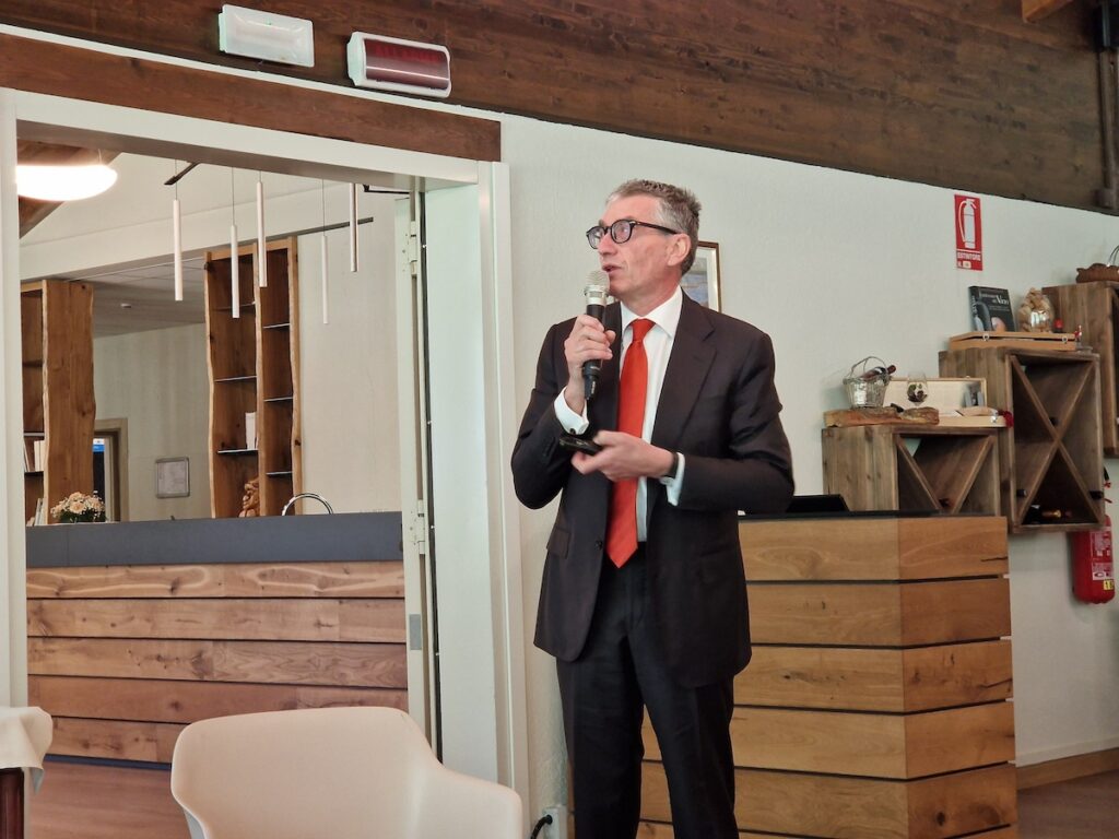 Prof Corrado Oreiller École Hôtelière de la Vallée d
