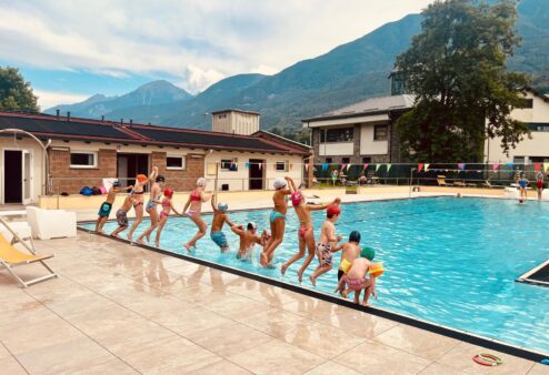 Nuoto, acquagym e Summer camp: l’estate tra sport e relax della piscina di Brissogne