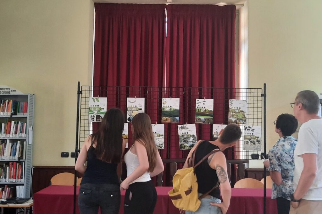 La mostra sulle etichette dell'olio d'oliva realizzate dal liceo artistico a Donnas