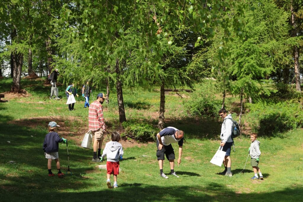 La giornata ecologica del Clean Up Tour a Chamois
