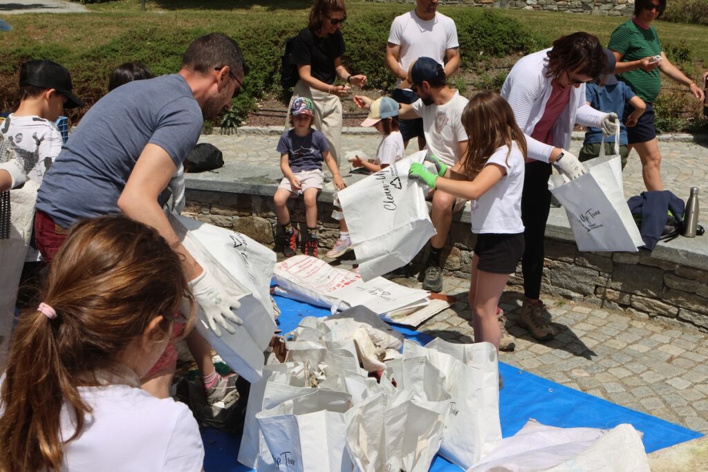 La giornata ecologica del Clean Up Tour a Chamois