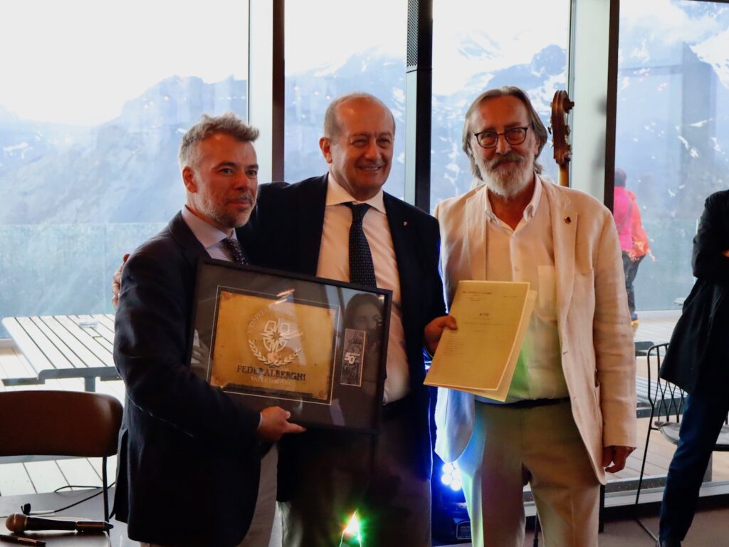 Direttore Adava Emilio Conte Direttore generale Federalberghi Alessandro Nucara e Presidente Adava Luigi Fossono da sx a dx Cinquant