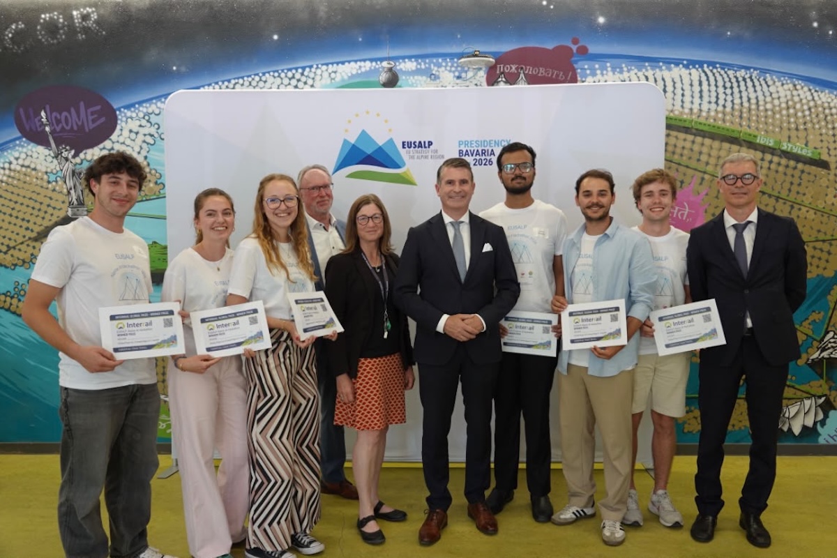 EUSALP Alpine AI Hackathon team vincitore con Elisa Giudici Martino Dalla Fontana e Ministro Eric Beißwenger