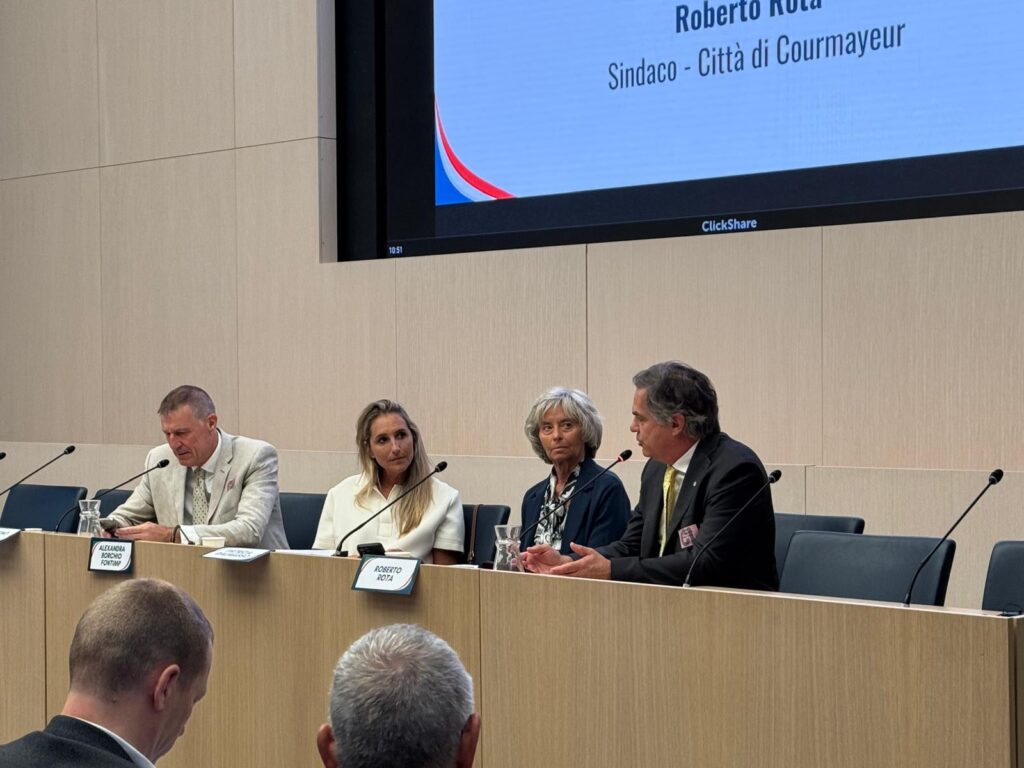Da sx Agostino Pesce, direttore della Camera di Commercio Italiana della Costa Azzurra, Alexandra Borchio Fontimp, Senatrice delle Alpi Marittime, Roberto Rota Sindaco di Courmayeur, e Patrizia Dalmasso Presidente Camera di Commercio Italiana della Costa Azzurra.