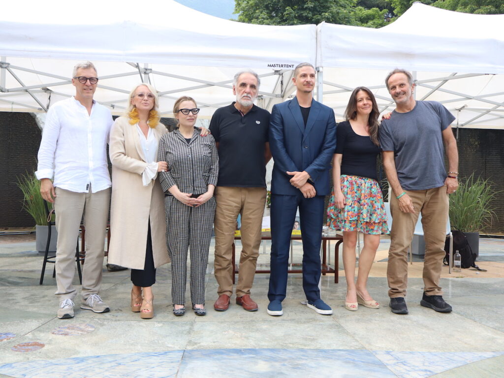 Sindaco Francesco Favre Melania Petriello e i finalisti del Premio Strega da sx a dx Teresa Ciabatti Michele Mari Alcide Pierantozzi Elena Rui Matteo Nucci Foto Alice Dufour