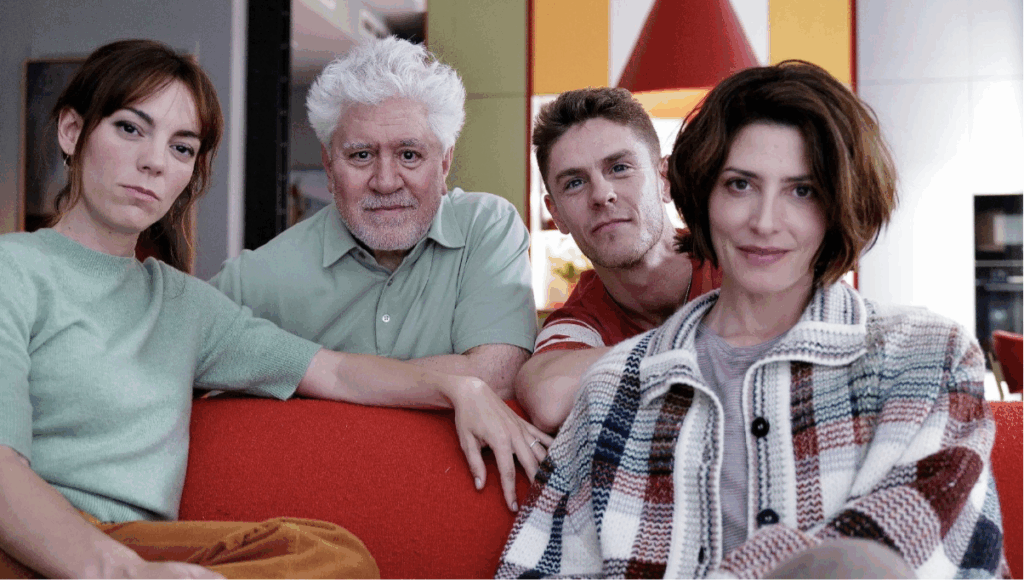 Victoria Luengo Pedro Almodovar Patrick Criado e Barbara Lennie sul set del film