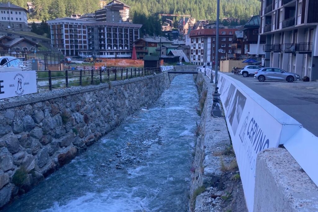 I pannelli che rivestono i New Jersey a Breuil-Cervinia