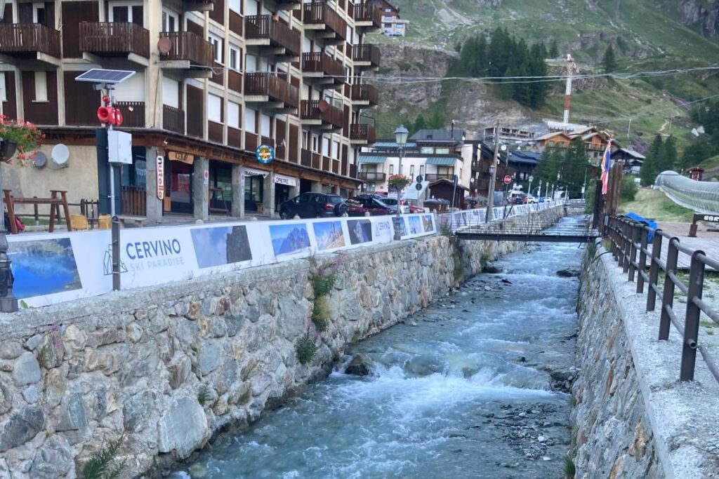 I pannelli che rivestono i New Jersey a Breuil-Cervinia