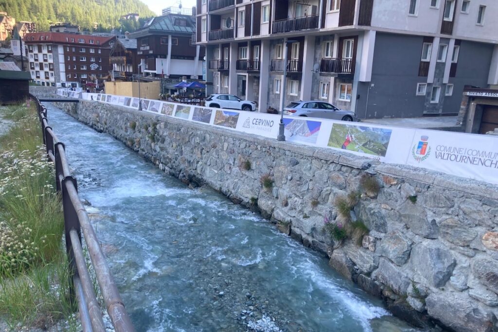 I pannelli che rivestono i New Jersey a Breuil-Cervinia