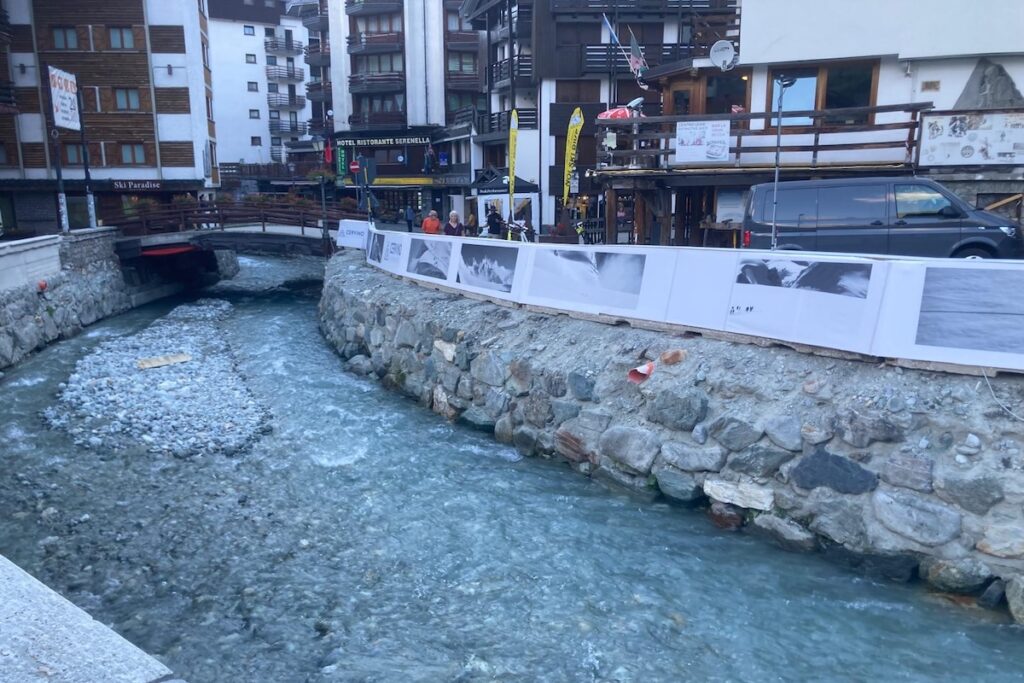 I pannelli che rivestono i New Jersey a Breuil-Cervinia
