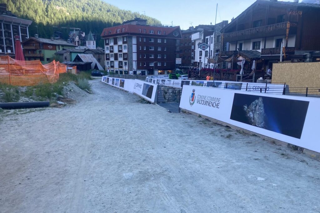 I pannelli che rivestono i New Jersey a Breuil-Cervinia