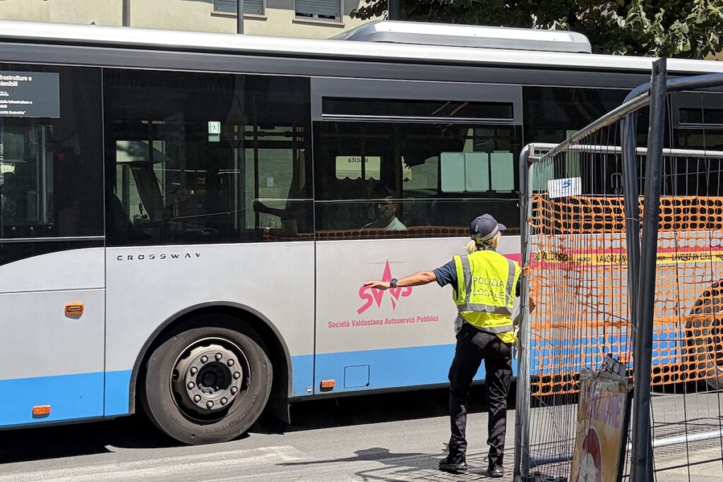 La viabilità su corso XXVI Febbraio ad Aosta