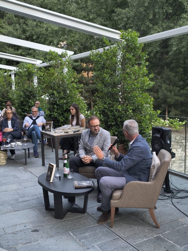 Il presidente del Consiglio Valle Stefano Aggravi e il giornalista Luca Ponzi
