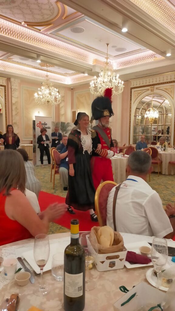 Sfilata sul red carpet della kermesse “Dal La Tradizione si Veste”
