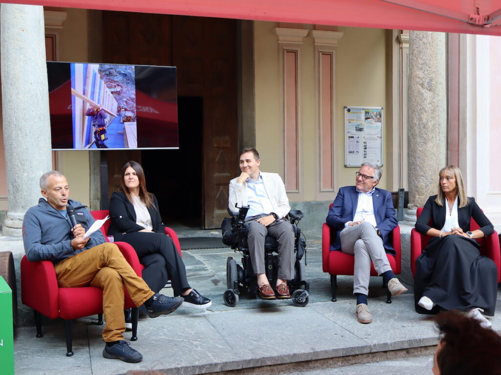 (da sx a dx) Laurent Nicoletta, Elisa Cicco, Leonardo Lotto, Giulio Grosjacques e Chantal Vuillermoz. Valtournenche Capanna Carrel Guide del Cervino Foto Alice Dufour