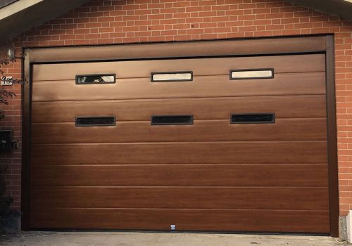 Porte del garage con finestra in vetro