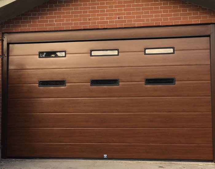 Porte del garage con finestra in vetro