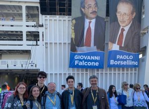 La delegazione di studenti del Liceo Artistico e la "Nave della Legalità"