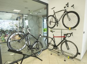 Le bici nello showroom Gal Sport in loc. Autoporto a Pollein