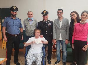 I carabinieri di Aosta con la signora Franca